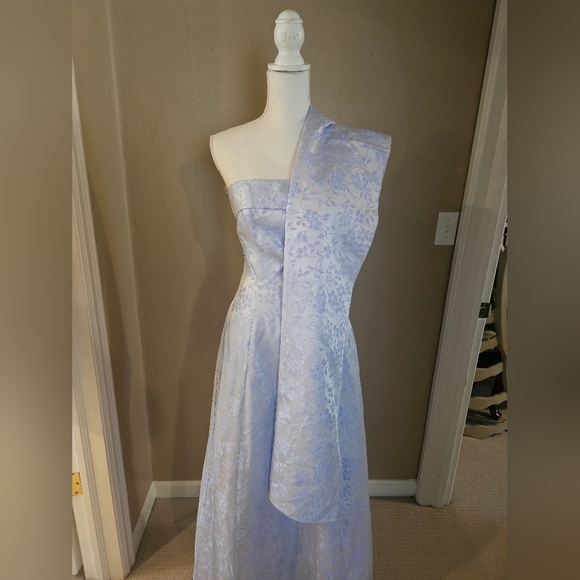 Periwinkle Floral Formal - Picture 3 of 9